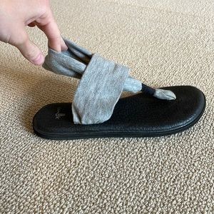 Sanuk Yoga Sling in Grey